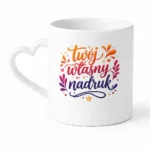 kubek z uchem w kształcie serca z nadrukiem logo
