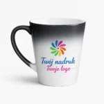 magiczny kubek latte z nadrukiem logo